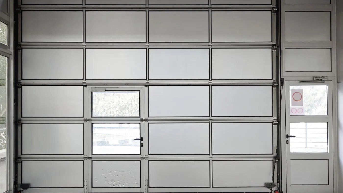 Instalación de puertas automáticas para industrias y fábricas en San Luis Potosí